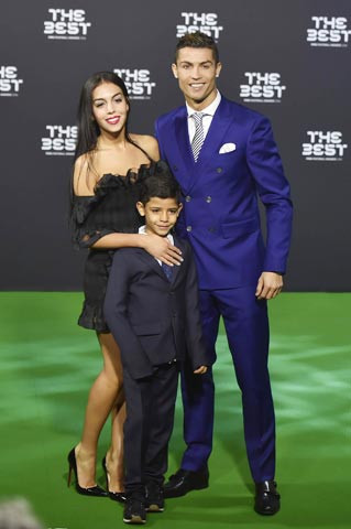 Bồ mới của Ronaldo từng làm như… ô sin ảnh 2