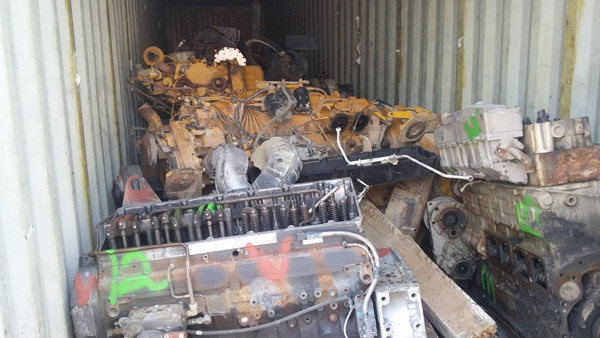 Phát hiện 3 container chứa động cơ ô tô nhập lậu ảnh 1