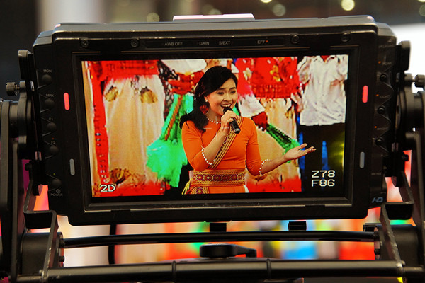 Phó Thủ tướng thăm gian hàng báo Tiền Phong tại Hội Báo 2017 ảnh 12