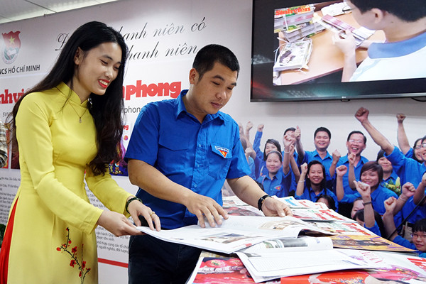 Phó Thủ tướng thăm gian hàng báo Tiền Phong tại Hội Báo 2017 ảnh 11