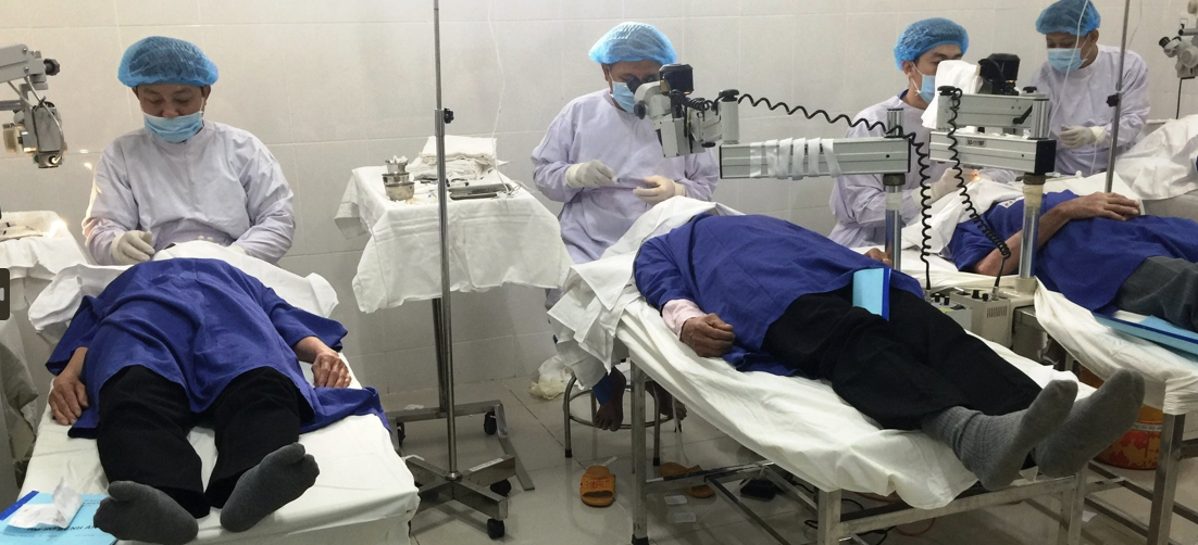 Hội trợ giúp phẫu thuật mắt thay thủy tinh thể cho 11.000 người