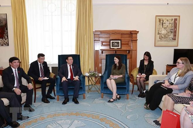 Chủ tịch Quốc hội Vương Đình Huệ hội kiến Thủ tướng New Zealand Jacinda Ardern. (Ảnh: Doãn Tấn/TTXVN)