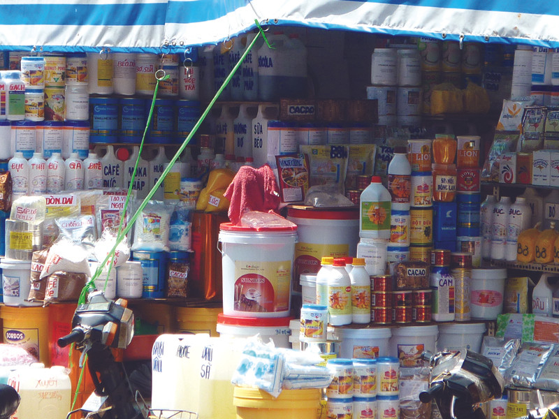 Các loại hóa chất, phụ gia không rõ nguồn gốc tràn ngập chợ Kim Biên. Các loại hóa chất, phụ gia không rõ nguồn gốc tràn ngập chợ Kim Biên