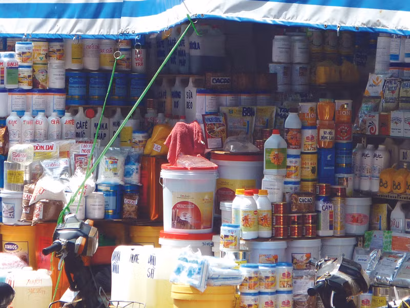 Các loại hóa chất, phụ gia không rõ nguồn gốc tràn ngập chợ Kim Biên