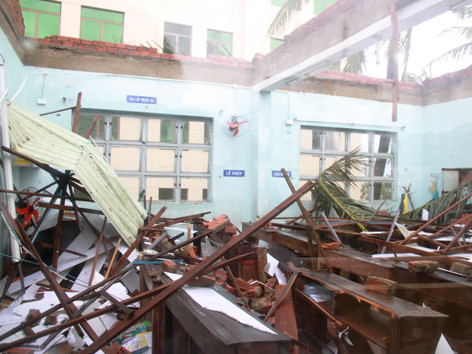 Trường tiểu học Hoàng Văn Thụ - Đà Nẵng tốc mái. Ảnh: Nguyễn Huy