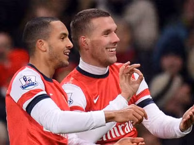 Hai chân sút Walcott và Podolski đều có mặt trong danh sách sang Việt Nam. Ảnh: AR. Hai chân sút Walcott và Podolski đều có mặt trong danh sách sang Việt Nam. Ảnh: AR