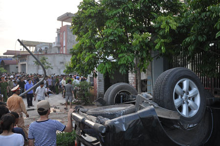 Hiện trường vụ tai nạn kinh hoàng. Hiện trường vụ tai nạn kinh hoàng