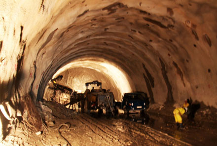 Những hình ảnh đầu tiên xuyên thông hầm Cổ Mã ảnh 2