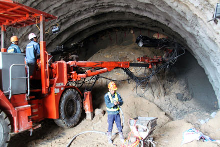 Những hình ảnh đầu tiên xuyên thông hầm Cổ Mã ảnh 5