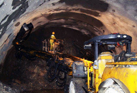 Những hình ảnh đầu tiên xuyên thông hầm Cổ Mã ảnh 1