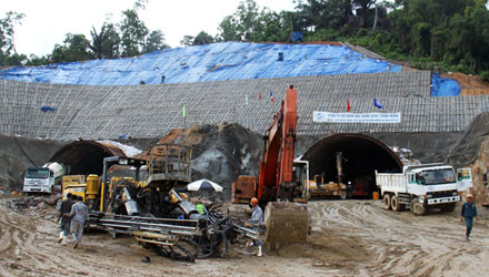 Những hình ảnh đầu tiên xuyên thông hầm Cổ Mã ảnh 8