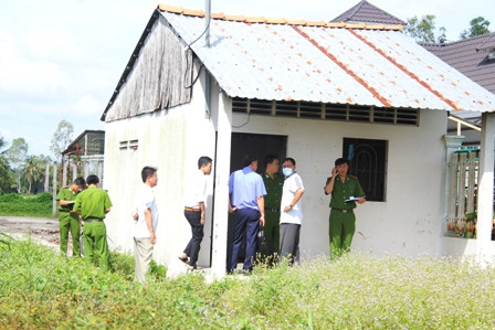 Nạn nhân vô ngôi nhà không ai ở để tự thiêu