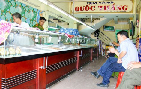 Siêu trộm ‘người nhện’ ăn cắp... 2.000 lượng vàng