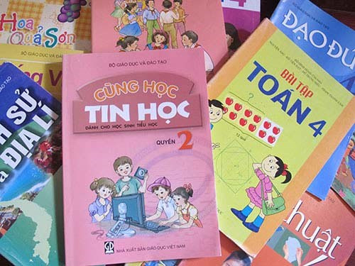 Đổi mới chương trình, sách giáo khoa đang vớt ngọn quên gốc