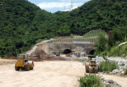 Những hình ảnh đầu tiên xuyên thông hầm Cổ Mã ảnh 3