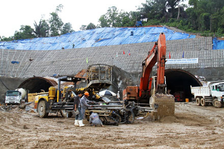 Những hình ảnh đầu tiên xuyên thông hầm Cổ Mã ảnh 7