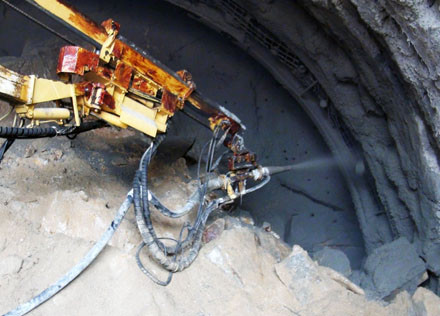 Những hình ảnh đầu tiên xuyên thông hầm Cổ Mã ảnh 9