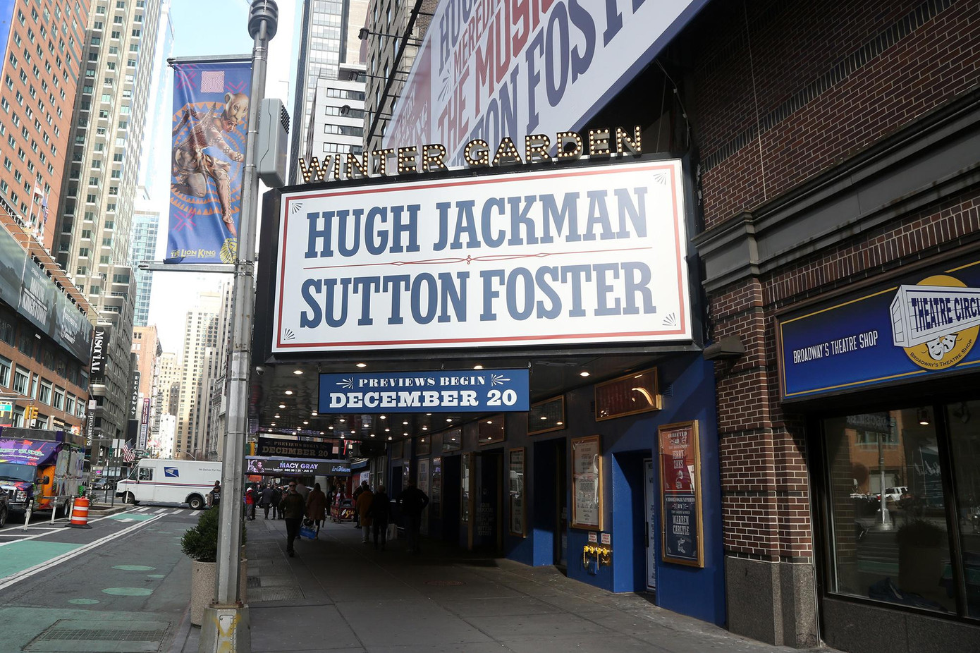 Vở nhạc kịch “The Music Man” phải hủy lịch diễn vì Hugh Jackman mắc COVID-19.