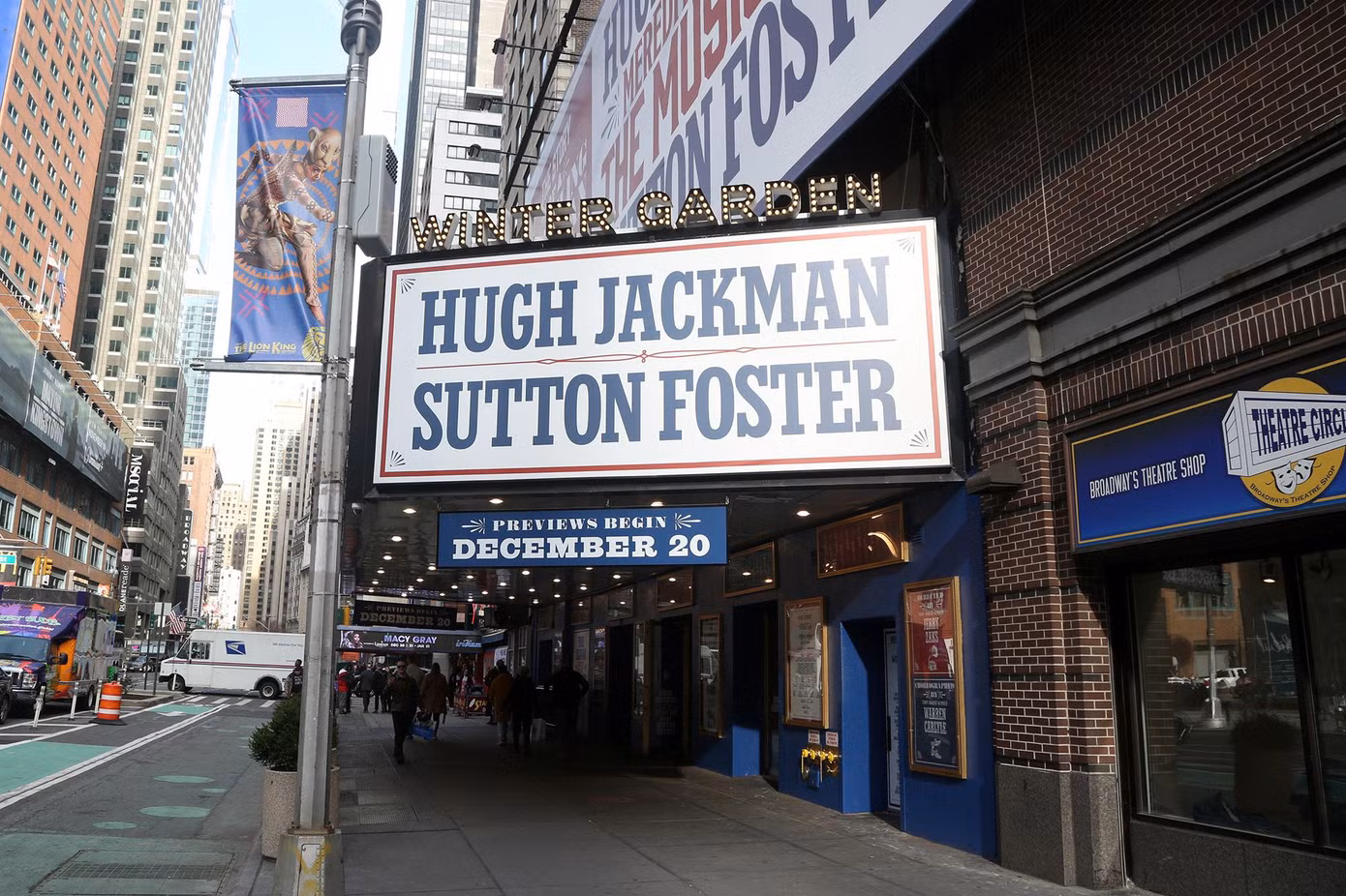 Vở nhạc kịch “The Music Man” phải hủy lịch diễn vì Hugh Jackman mắc COVID-19.