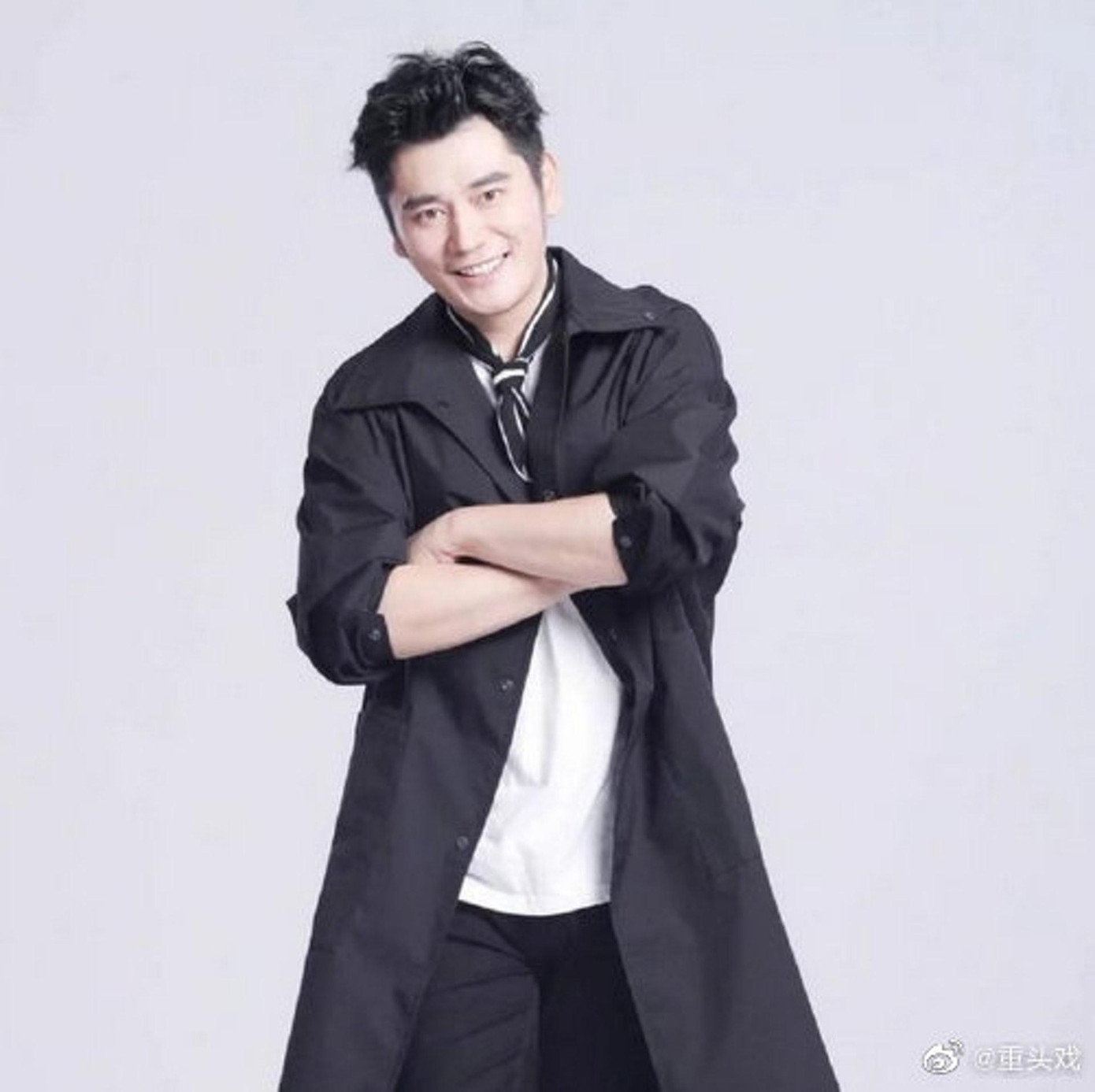 MC Tiền Phong của đài truyền hình Hồ Nam “thân bại danh liệt” sau khi bị cô gái có tên Tiểu Nghệ tố cưỡng hiếp, kèm theo bằng chứng là file ghi âm và video trích xuất camera an ninh. Anh bị đình chỉ công việc để phục vụ điều tra. MC Tiền Phong của đài truyền hình Hồ Nam “thân bại danh liệt” sau khi bị cô gái có tên Tiểu Nghệ tố cưỡng hiếp, kèm theo bằng chứng là file ghi âm và video trích xuất camera an ninh. Anh bị đình chỉ công việc để phục vụ điều tra.