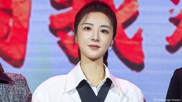 Vi Á bị phạt 1,341 tỷ nhân dân tệ vì tội trốn thuế.