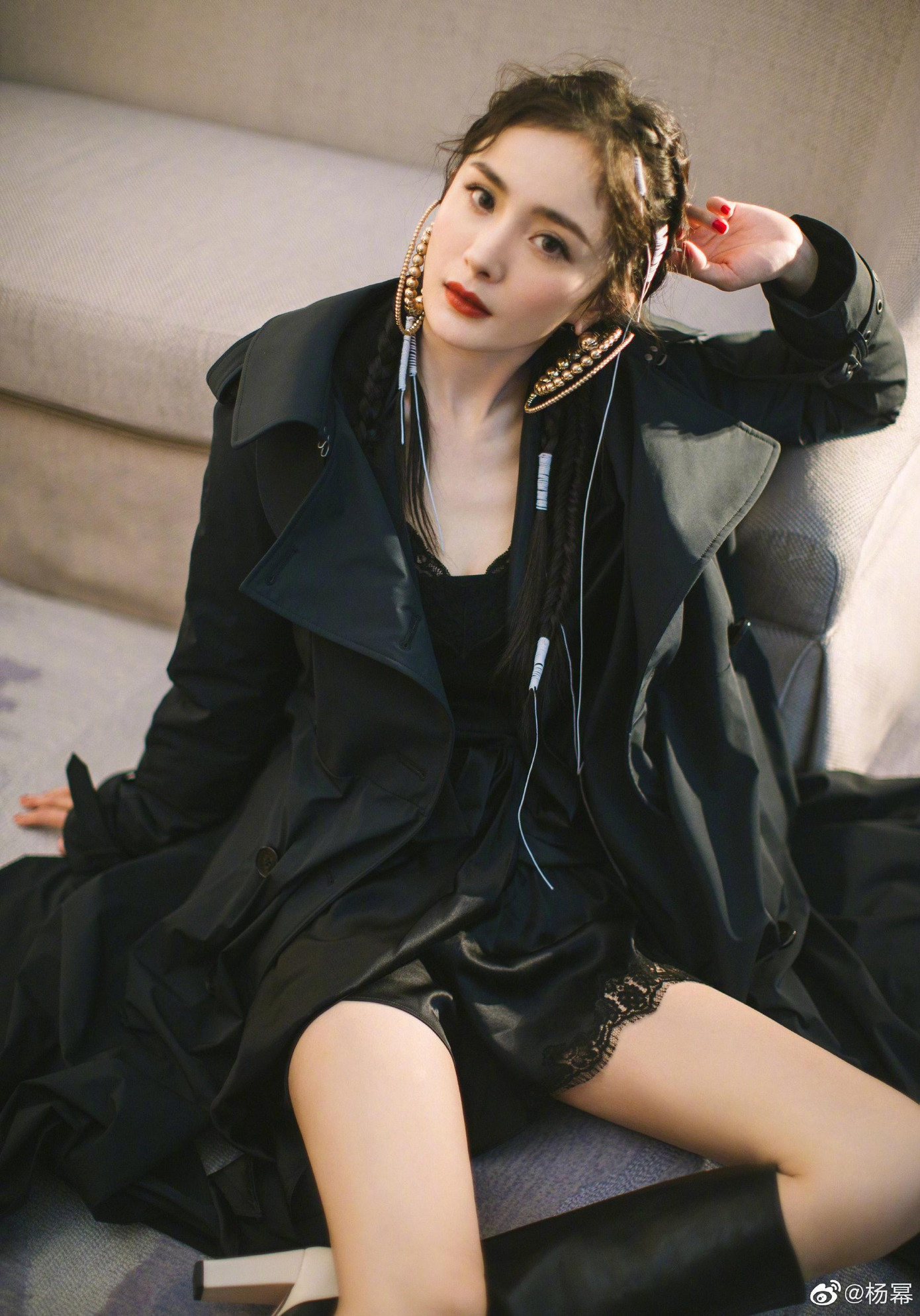 Hạng 5: Dương Mịch. Nàng “Bạch Thiển” kiếm được 1,4296 tỷ nhân dân tệ (224,4 triệu USD). Hạng 5: Dương Mịch. Nàng “Bạch Thiển” kiếm được 1,4296 tỷ nhân dân tệ (224,4 triệu USD).