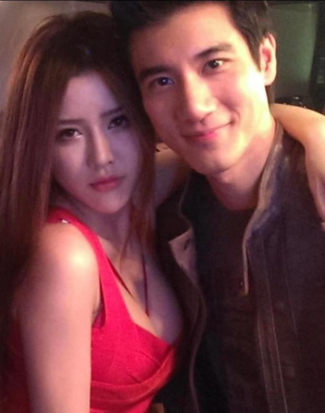 Yumi thừa nhận từng hẹn hò với Vương Lực Hoành nhưng đã chấm dứt từ trước khi tài tử 45 tuổi quen Lý Tịnh Lôi.