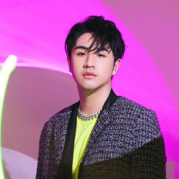 Ngô Duệ Hiền hoạt động showbiz với tư cách ca/nhạc sĩ. Ngô Duệ Hiền hoạt động showbiz với tư cách ca/nhạc sĩ.