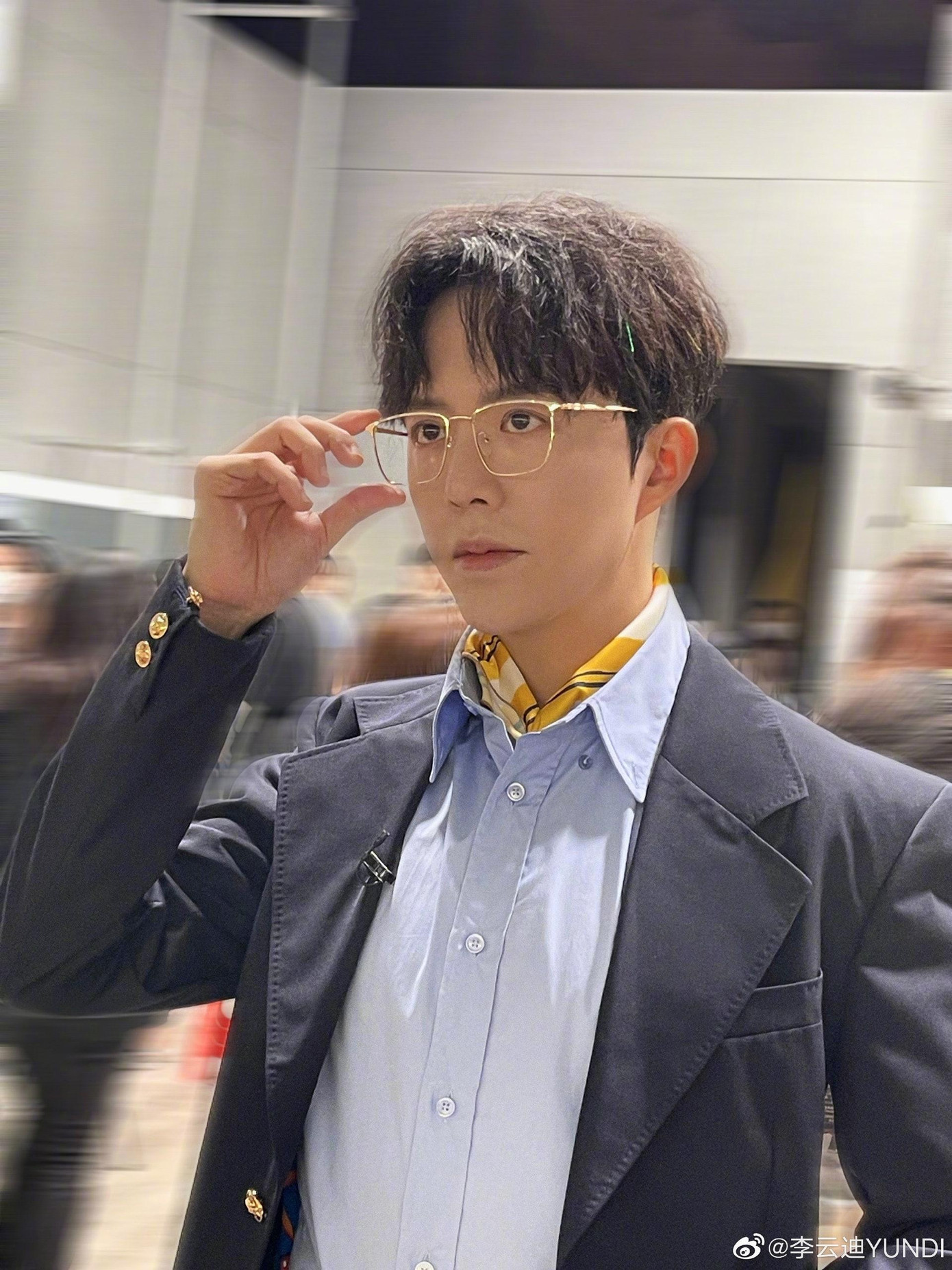 “Hoàng tử piano” Lý Vân Địch khiến người hâm mộ sốc và thất vọng sau khi bị cảnh sát bắt giữ vì tình nghi mua dâm. “Hoàng tử piano” Lý Vân Địch khiến người hâm mộ sốc và thất vọng sau khi bị cảnh sát bắt giữ vì tình nghi mua dâm.