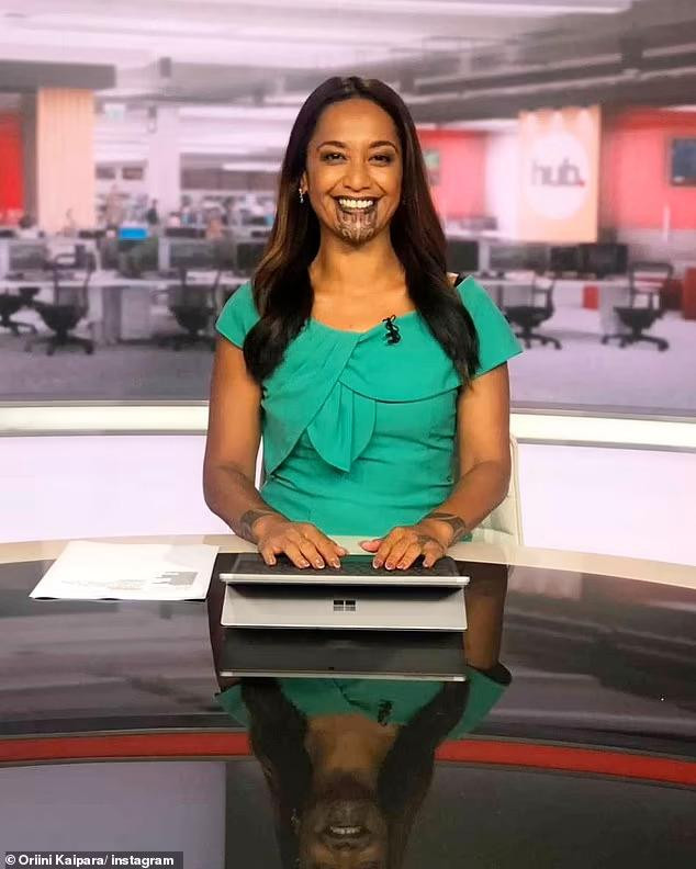 Oriini Kaipara là người đầu tiên có hình xăm trên khuôn mặt dẫn bản tin truyền hình.