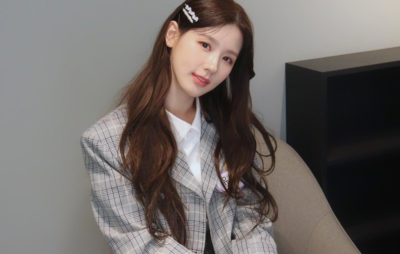 Miyeon, sinh ngày 31/1/1997, giọng ca chính kiêm visual của (G)I-DLE, giành vị trí đầu bảng xếp hạng với 12.603 phiếu bầu. Miyeon, sinh ngày 31/1/1997, giọng ca chính kiêm visual của (G)I-DLE, giành vị trí đầu bảng xếp hạng với 12.603 phiếu bầu.
