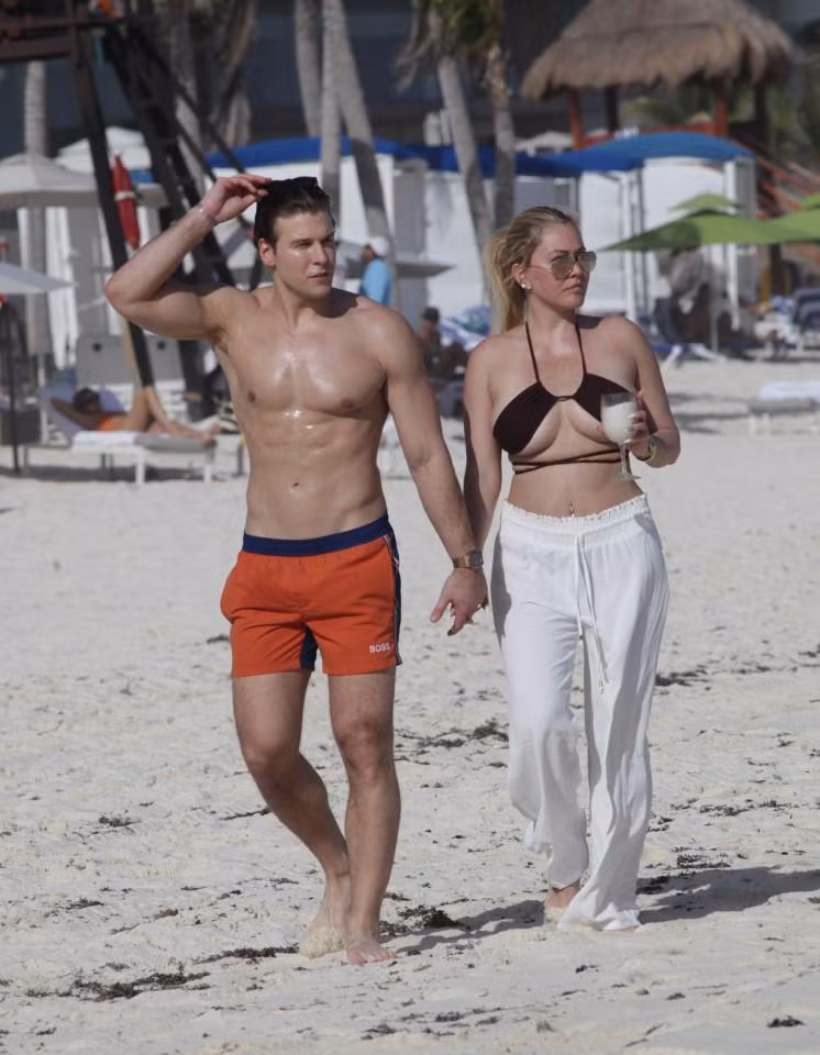 Shanna Moakler và Matthew Rondeau đang cùng nhau tận hưởng kỳ nghỉ ngọt ngào và nóng bỏng ở Mexico.