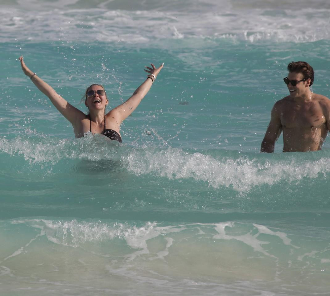 Theo Page Six, Moakler và bạn trai 9x vừa tái hợp hồi tháng 10 sau 3 tháng "đường ai nấy đi". Được biết, cặp đôi hẹn hò nhiều năm và không ít lần tan - hợp.