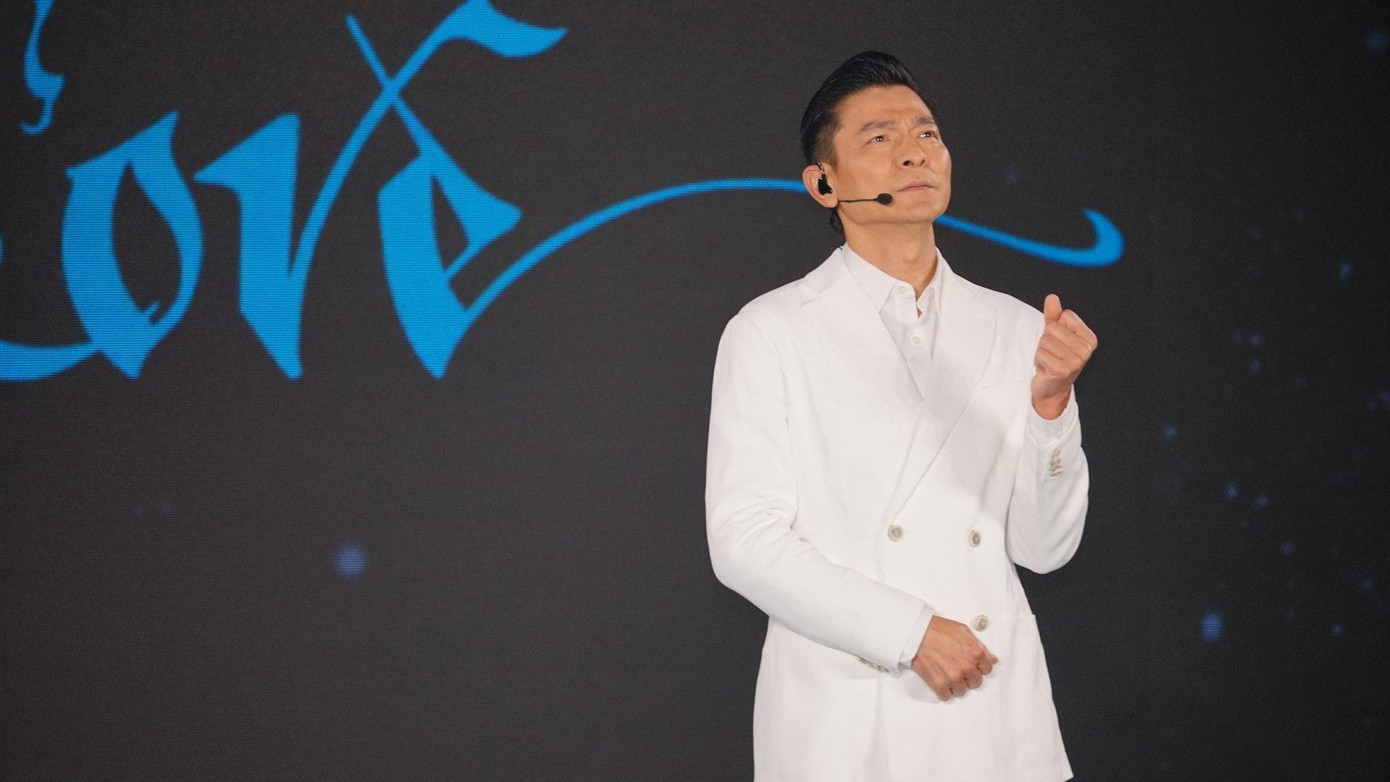 Hạng 6: Lưu Đức Hoa. Thiên vương Hong Kong 60 tuổi kiếm được 1,4112 tỷ nhân dân tệ (221,5 triệu USD). Hạng 6: Lưu Đức Hoa. Thiên vương Hong Kong 60 tuổi kiếm được 1,4112 tỷ nhân dân tệ (221,5 triệu USD).