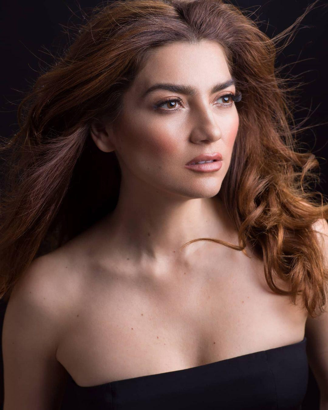 Tuổi thơ nghèo khó trở thành động lực để Blanca phấn đấu. Cô nỗ lực học tập, giành học bổng để trang trải học phí và học lên cao hơn. Cô lần lượt lấy bằng tốt nghiệp trường Cao đẳng Cộng đồng Spokane Falls, bằng cử nhân tâm lý Đại học Bang Washington và bằng thạc sĩ tại Đại học Bang Eastern Washington. Cô có thời gian làm công ăn lương trước khi chuyển hướng sang làm diễn viên.