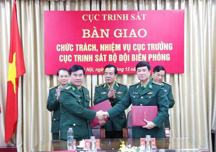 Đại tá Võ Tiến Nghị và Đại tá Bùi Hồng Thanh bàn giao chức trách, nhiệm vụ Cục trưởng Cục Trinh sát BĐBP. Ảnh: BP Đại tá Võ Tiến Nghị và Đại tá Bùi Hồng Thanh bàn giao chức trách, nhiệm vụ Cục trưởng Cục Trinh sát BĐBP. Ảnh: BP