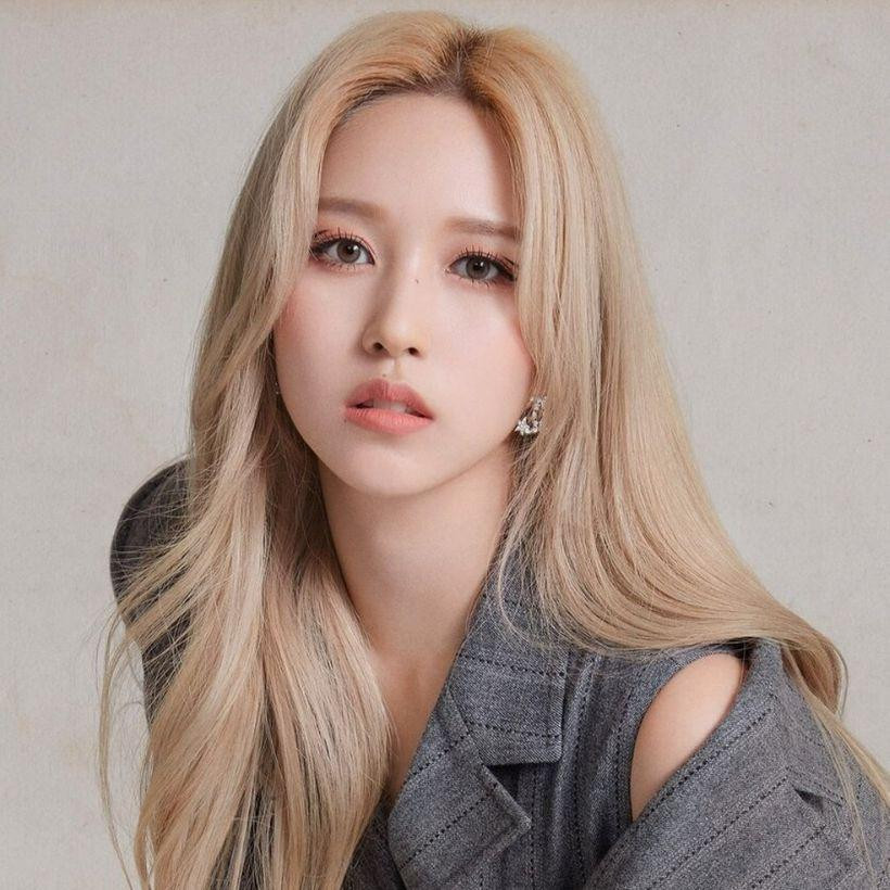 Mina, sinh ngày 24/3/1997, là vũ công chính kiêm hát phụ của Twice, nhận được 710 phiếu bầu trong cuộc bình chọn, xếp vị trí thứ 15. Mina, sinh ngày 24/3/1997, là vũ công chính kiêm hát phụ của Twice, nhận được 710 phiếu bầu trong cuộc bình chọn, xếp vị trí thứ 15.