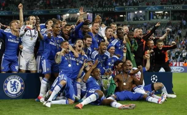 ... và mang chiếc cúp Champions League đầu tiên trong lịch sử về cho Chelsea