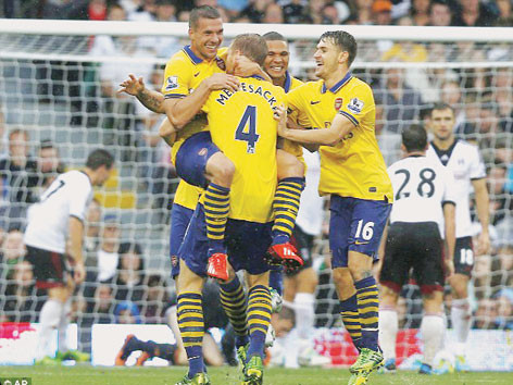 Arsenal có chiến thắng xứng đáng trong cơn mưa tầm tã. Ảnh: ap/gETTY iMAGES