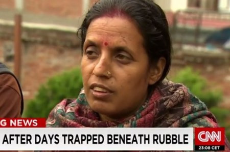 Những trường hợp thoát chết diệu kỳ trong cơn động đất Nepal ảnh 4