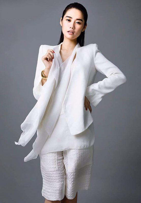 'Người mẫu nâng ngực' Linh Chi khoe đường cong rực lửa ảnh 6