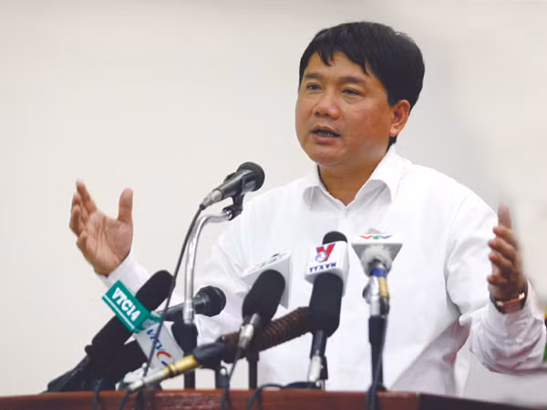Bộ trưởng Thăng nói, không đề xuất thu phí người nghèo. Ảnh: Hồng Vĩnh