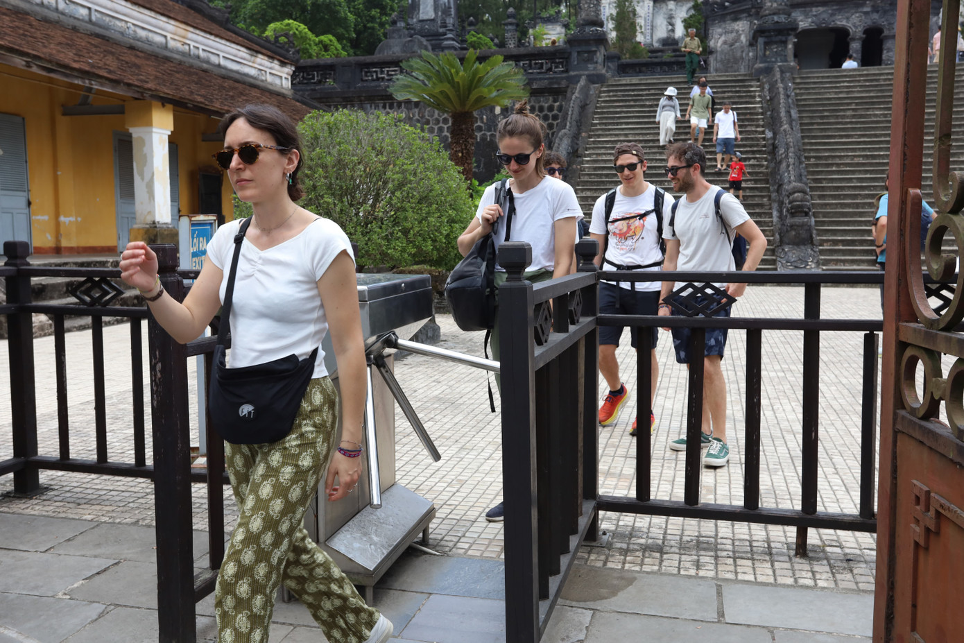 Ghi nhận tại các điểm tham quan, nghỉ dưỡng ở Huế cho thấy, công tác tổ chức, điều tiết và phục vụ được thực hiện đồng bộ, linh hoạt, đảm bảo trật tự, vệ sinh môi trường. Ghi nhận tại các điểm tham quan, nghỉ dưỡng ở Huế cho thấy, công tác tổ chức, điều tiết và phục vụ được thực hiện đồng bộ, linh hoạt, đảm bảo trật tự, vệ sinh môi trường.