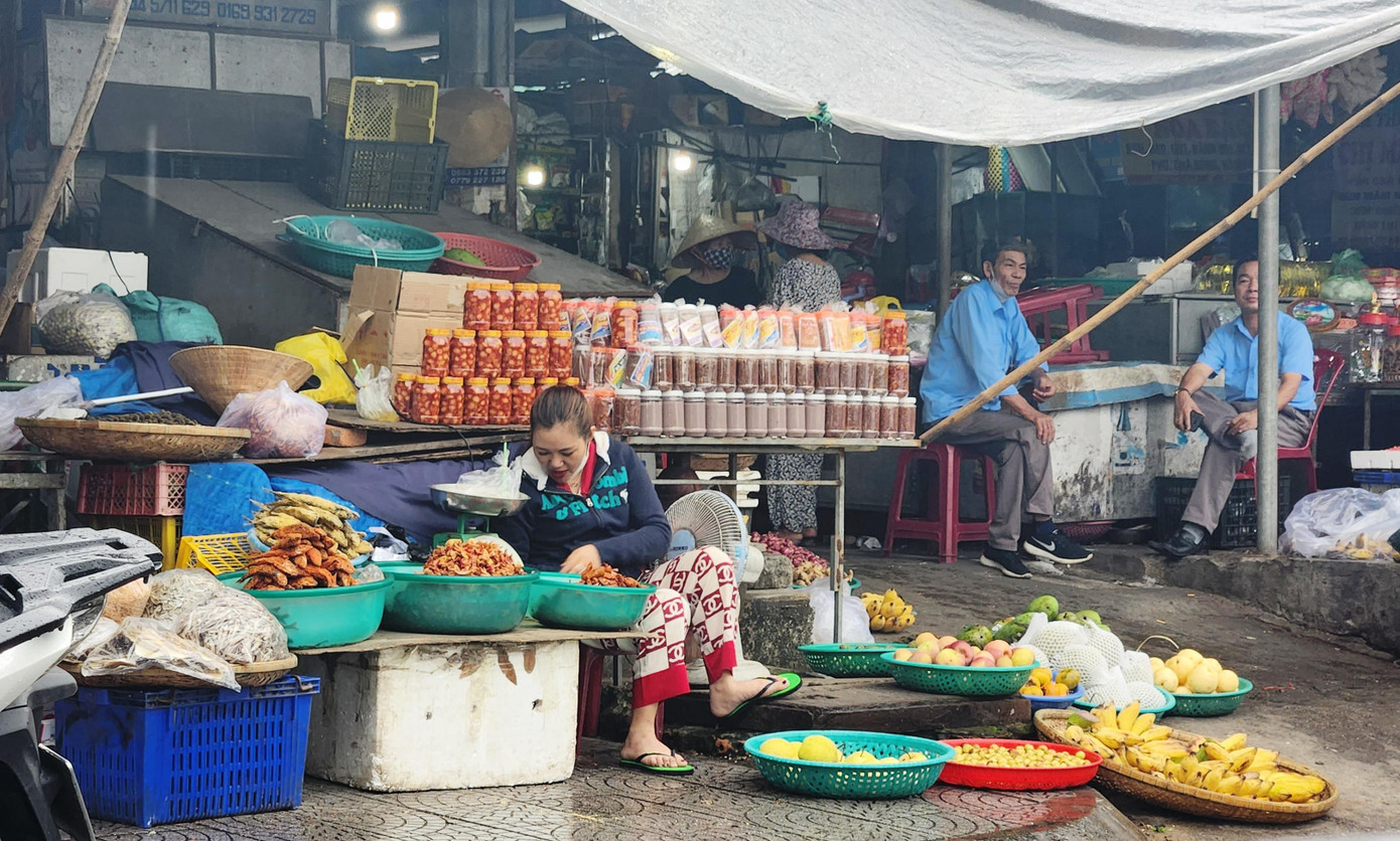 Kể từ chiều 27/9, các khu chợ truyền thống trên địa bàn TT-Huế sẽ tạm ngừng hoạt động mua bán để ứng phó mưa bão. Ảnh: N.V