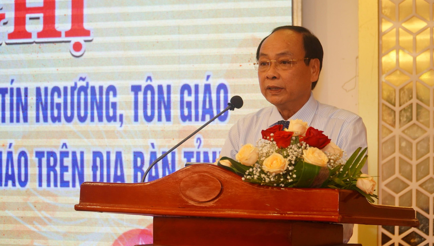 Ông Bạch Chơn Đông, Giám đốc Sở Nội vụ tỉnh TT-Huế, phát biểu tại hội nghị.