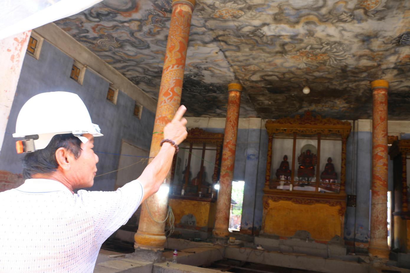 Trong quá trình cải tạo, nhà chùa đã thuê “thần đèn” Nguyễn Văn Cư từ TPHCM ra Huế thực hiện di dời ngôi chánh điện của Diệu Đế tự, nhằm bảo tồn bức tranh cổ "Long Vân Khế Hội" được vẽ trên trần chánh điện.