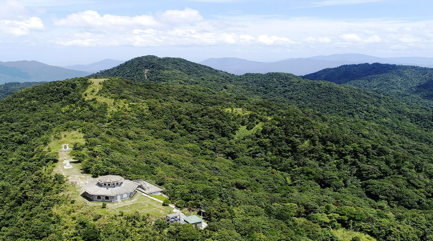 Vườn Quốc gia Bạch Mã là một trong những khu vực giàu đa dạng sinh học của Việt Nam và trên thế giới. Lực lượng chức năng nơi đây hàng ngày tuần tra, túc trực, xử lý nạn săn bắt, bẫy thú rừng và khai thác lâm sản trái phép.