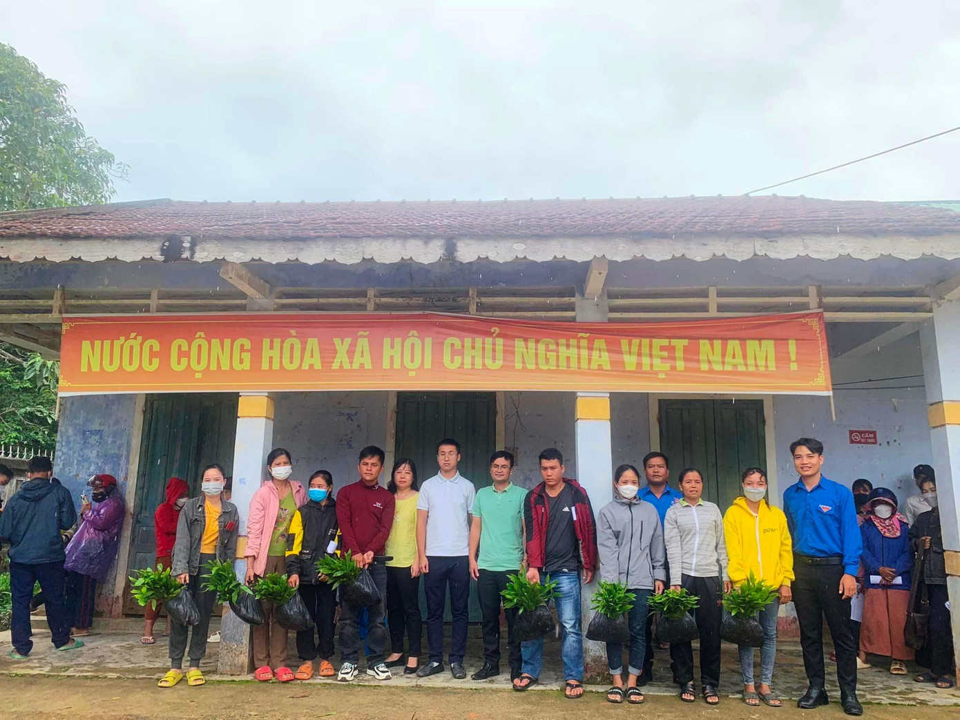 Tỉnh Đoàn và Trung tâm Hỗ trợ Thanh thiếu nhi Việt Nam phối hợp tổ chức chương trình giảm nghèo bền vững tại huyện miền núi biên giới A Lưới. Ảnh: CTV Tỉnh Đoàn và Trung tâm Hỗ trợ Thanh thiếu nhi Việt Nam phối hợp tổ chức chương trình giảm nghèo bền vững tại huyện miền núi biên giới A Lưới. Ảnh: CTV