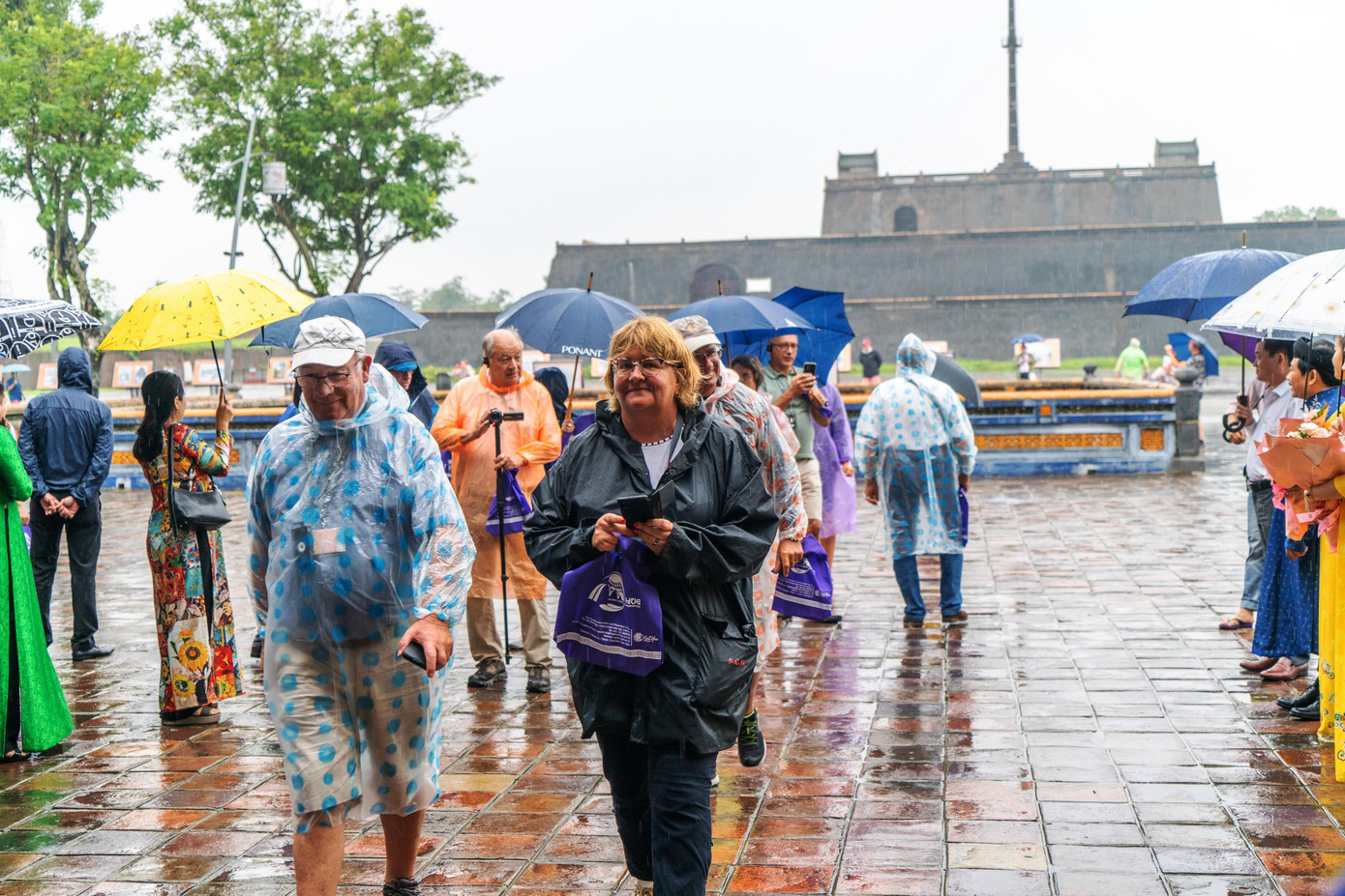 TT-Huế lần đầu tiên đón đoàn khách đi bằng tàu du lịch biển hạng sang đến tham quan, khám phá hệ thống di sản Cố đô Huế sau hơn 2 năm gián đoạn do dịch bệnh COVID-19. Ảnh: Bảo Minh