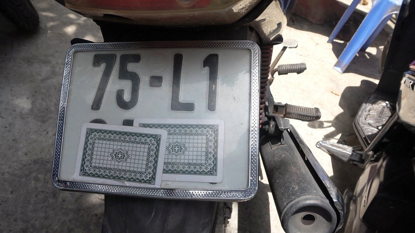 Chiếc xe gắn máy bị trộm cắp được sử dụng tông vào cảnh sát giao thông. Ảnh: CACC Chiếc xe gắn máy bị trộm cắp được sử dụng tông vào cảnh sát giao thông. Ảnh: CACC